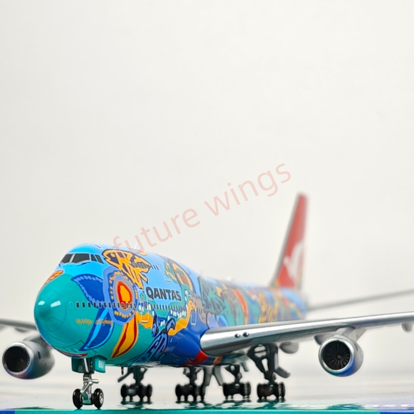 1:400 HX Models Qantas Airways B747-300 VH-EBU Aircraft Model Free Tractor +Stand