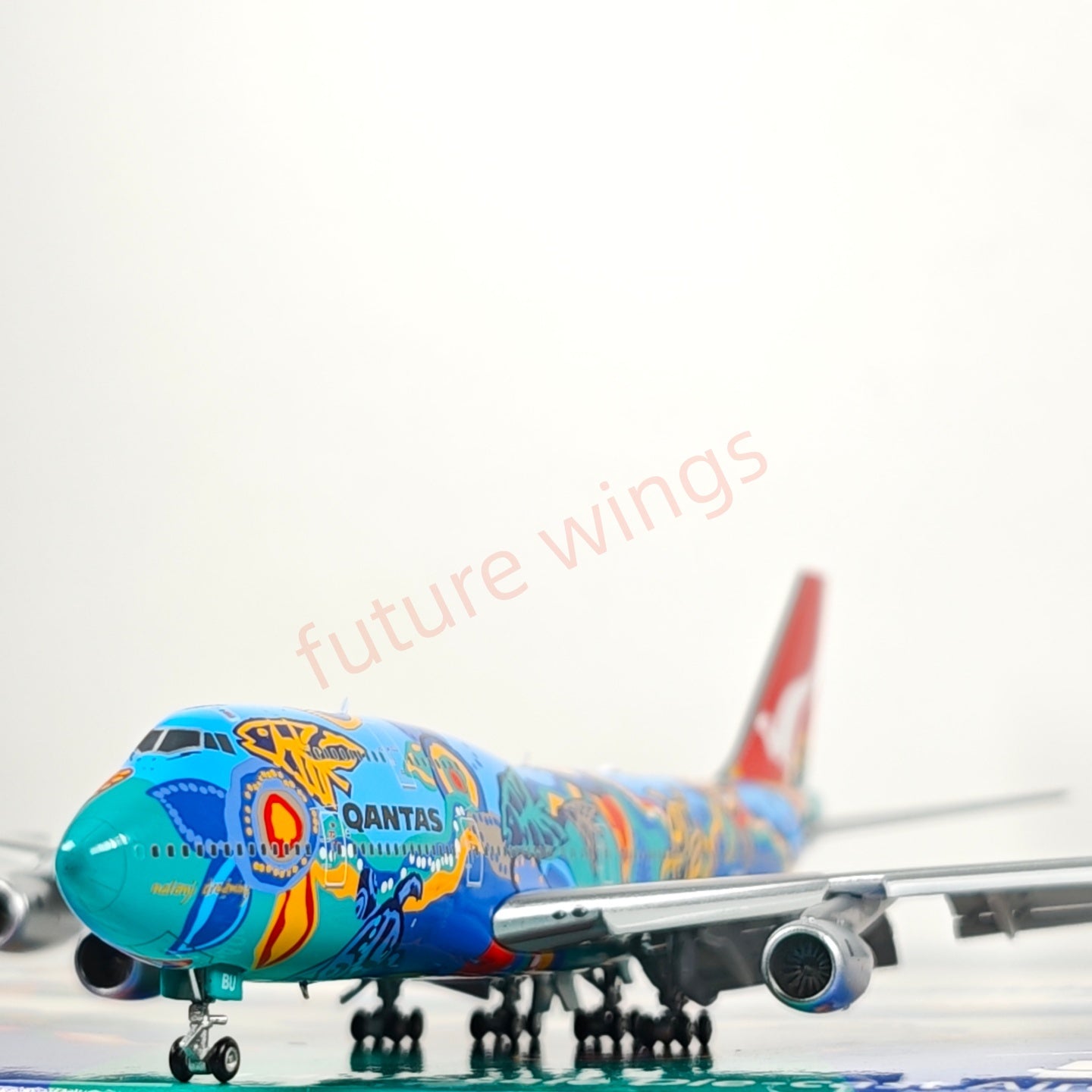 1:400 HX Models Qantas Airways B747-300 VH-EBU Aircraft Model Free Tractor +Stand