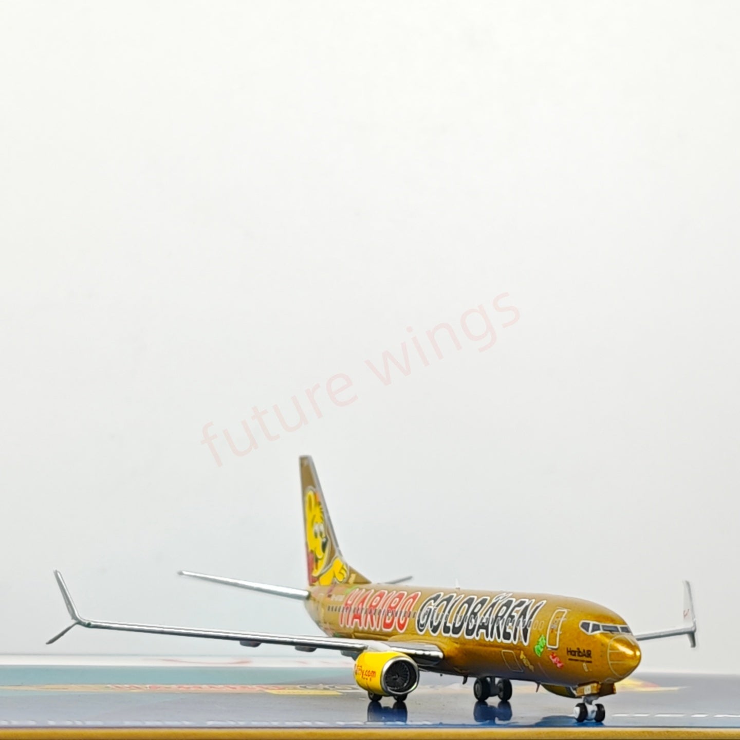 1:400 AeroPolaris Tui Airways B737-800 D-ATUD "Haribo Goldbaren"Aircraft Model+Free Tractor