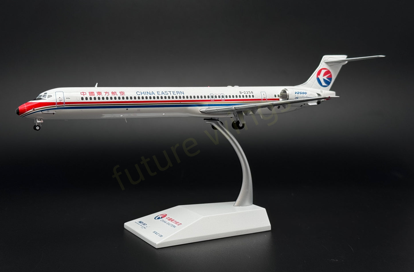 1:200 KJ Model(JC Wings) China Eastern MD-90 B-2258 Diecast Aircraft Model