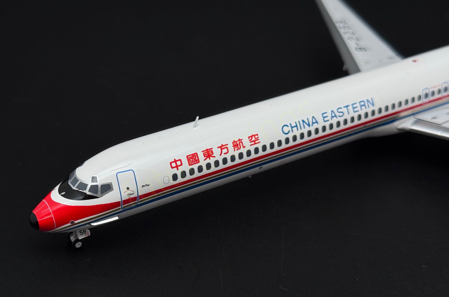 1:200 KJ Model(JC Wings) China Eastern MD-90 B-2258 Diecast Aircraft Model