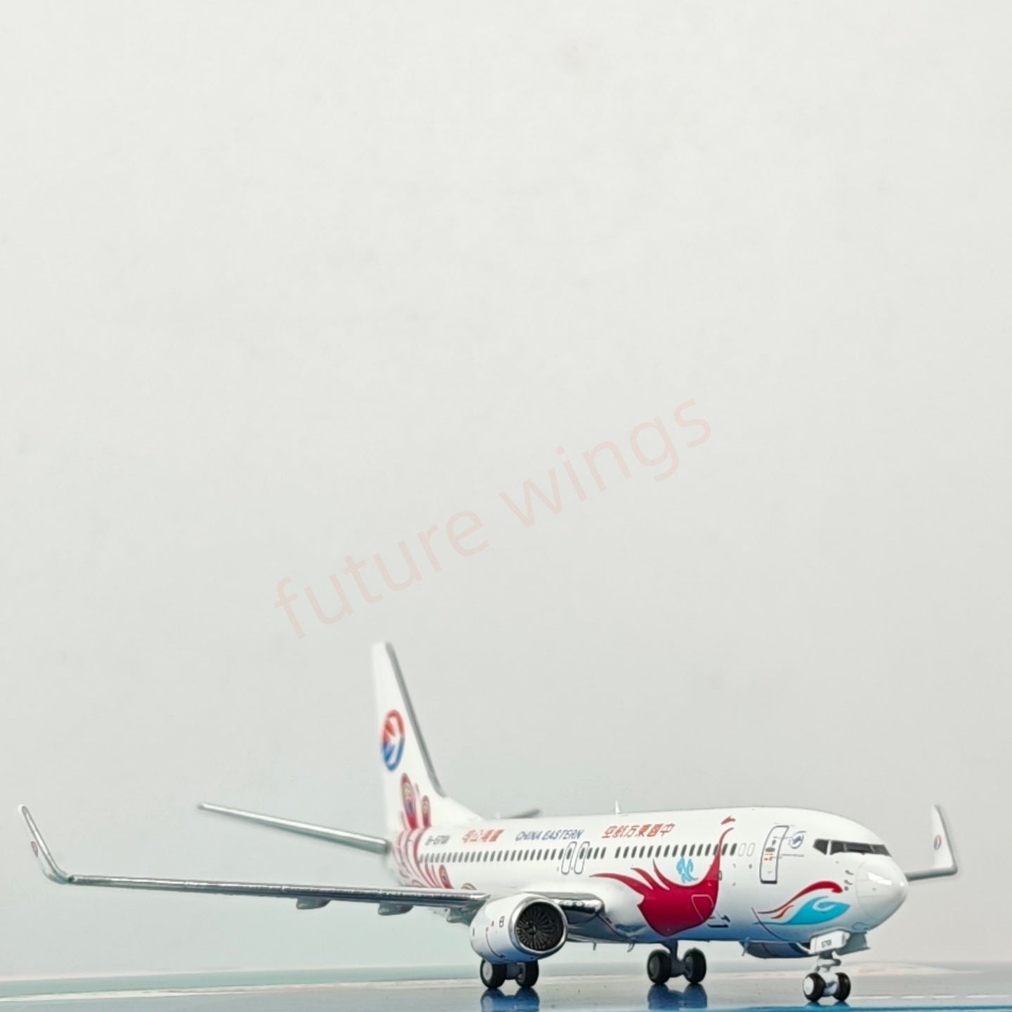 1:400 AeroPolaris China Eastern Airlines B737-800 B-5701 Aircraft Model+Free Tractor