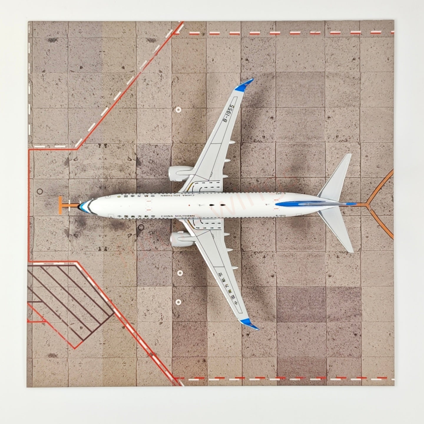 1:400 AeroPolaris China Southern Airlines B737-800 B-1955 Aircraft Model+Free Tractor