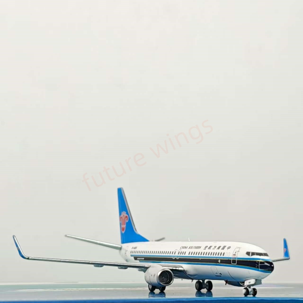 1:400 AeroPolaris China Southern Airlines B737-800 B-1955 Aircraft Model+Free Tractor