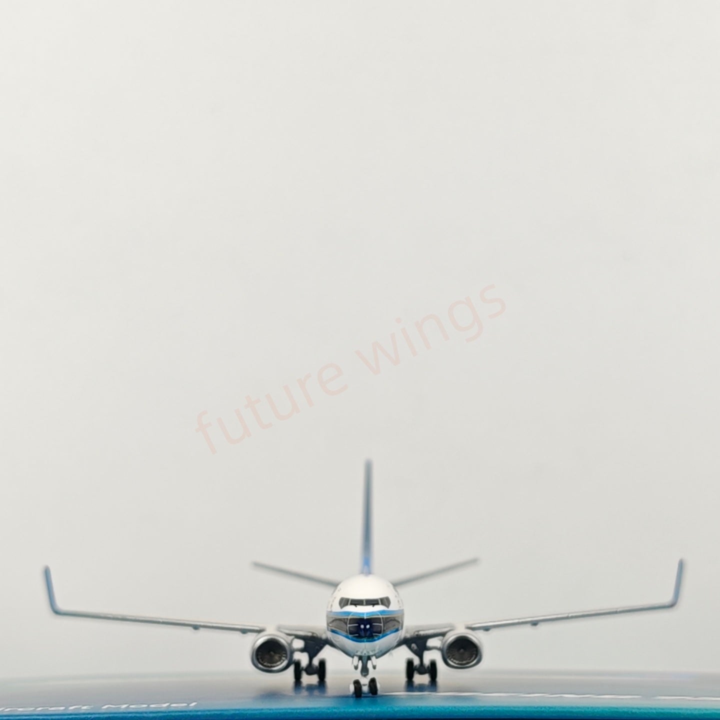 1:400 AeroPolaris China Southern Airlines B737-800 B-1955 Aircraft Model+Free Tractor