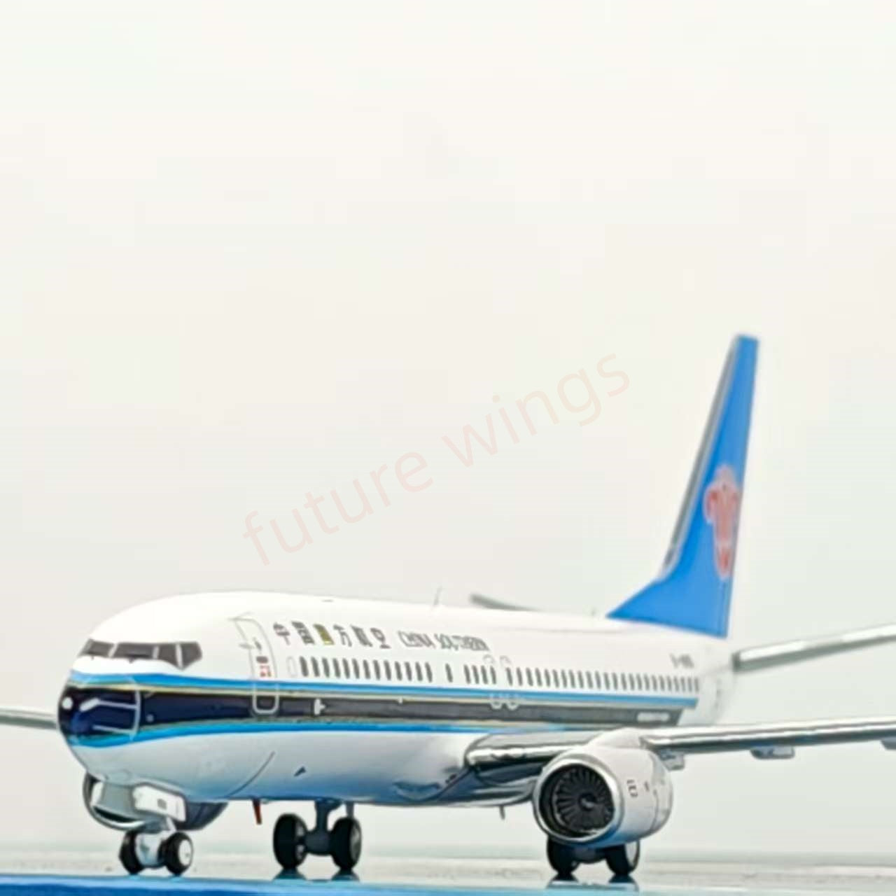 1:400 AeroPolaris China Southern Airlines B737-800 B-1955 Aircraft Model+Free Tractor