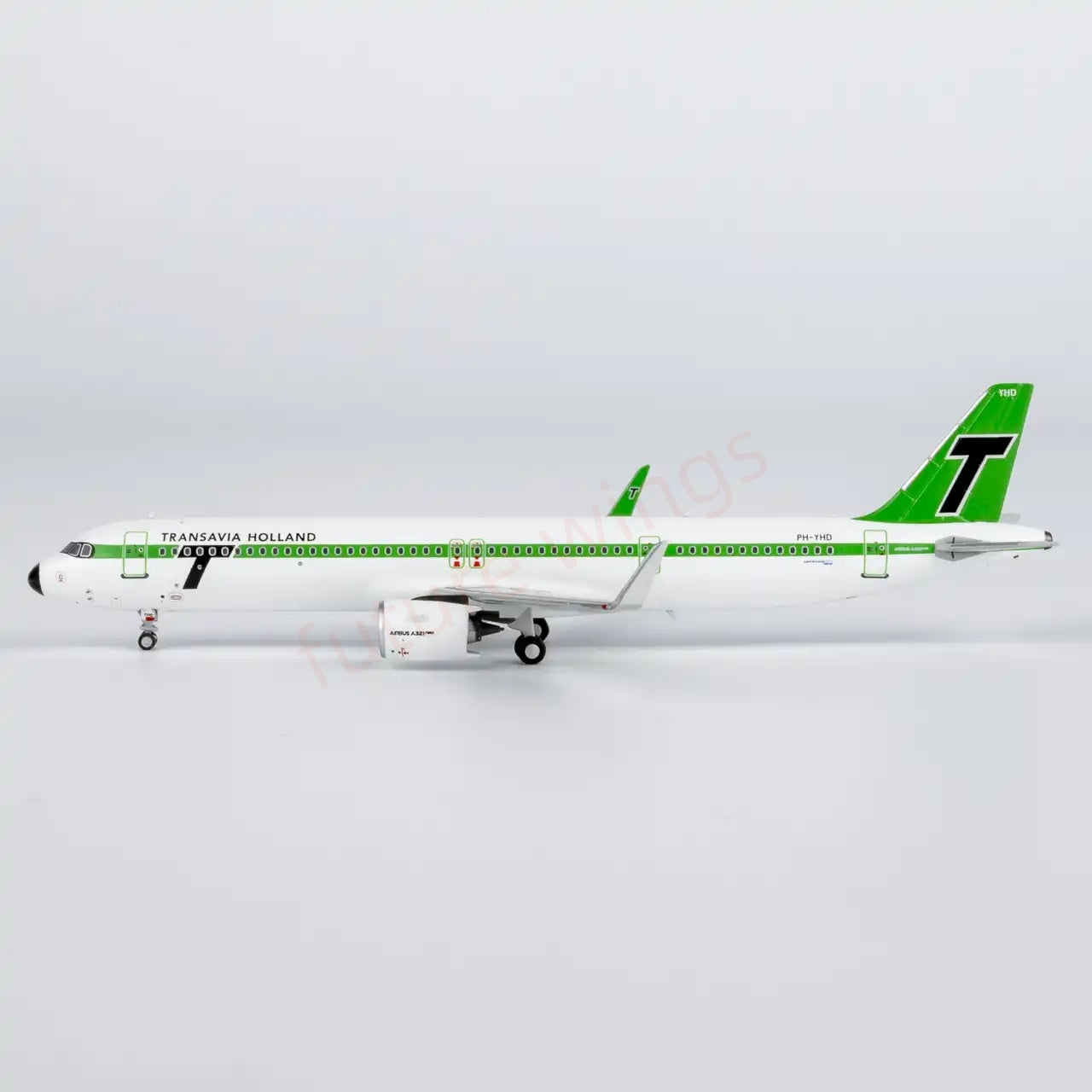 1:400 NG Models NG13139 Transavia Airlines A321neo PH-YHD Aircraft Model+Free Tractor
