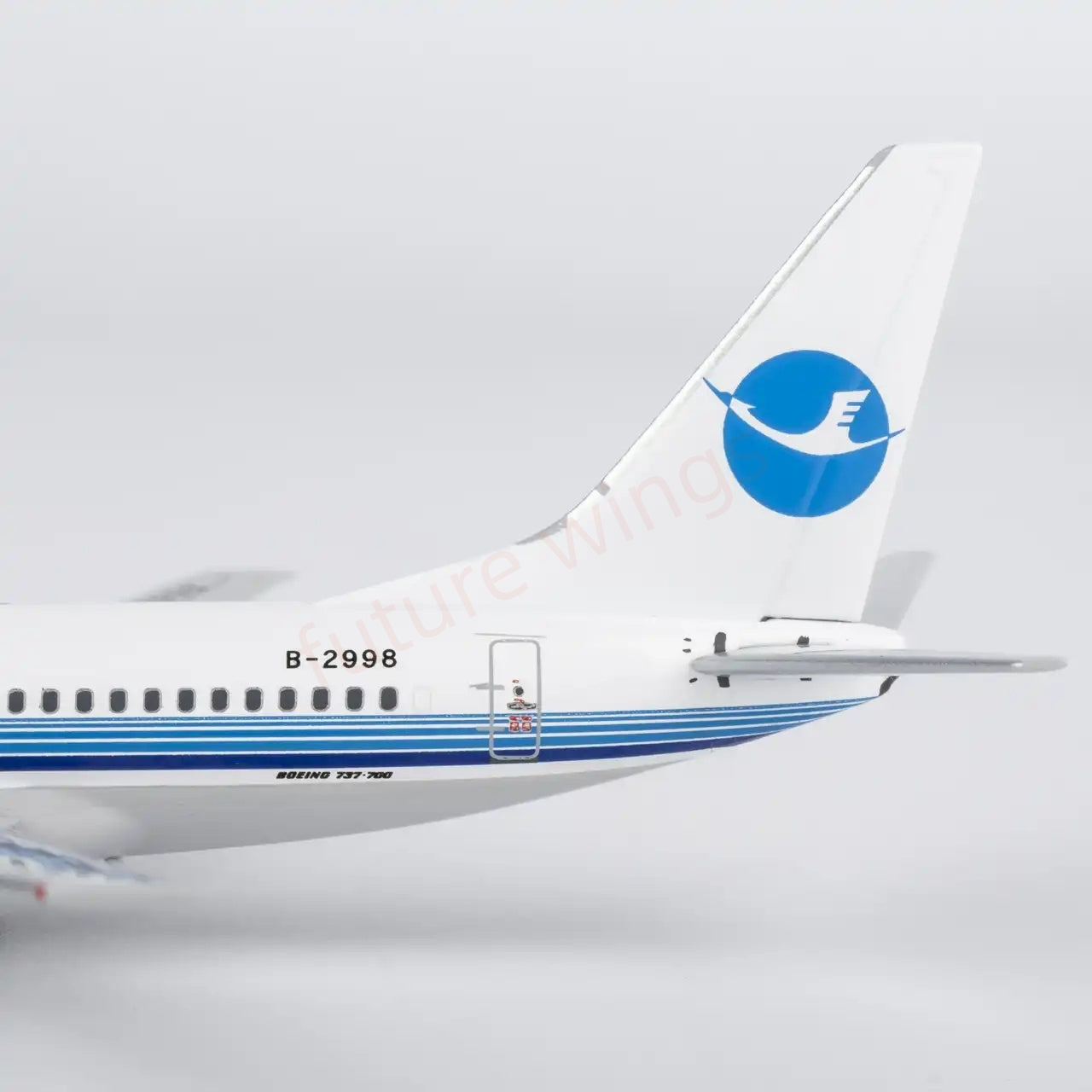 1:400 NG Models NG64138 XiamenAir B737-700 B-2998 Aircraft Model+Free Tractor