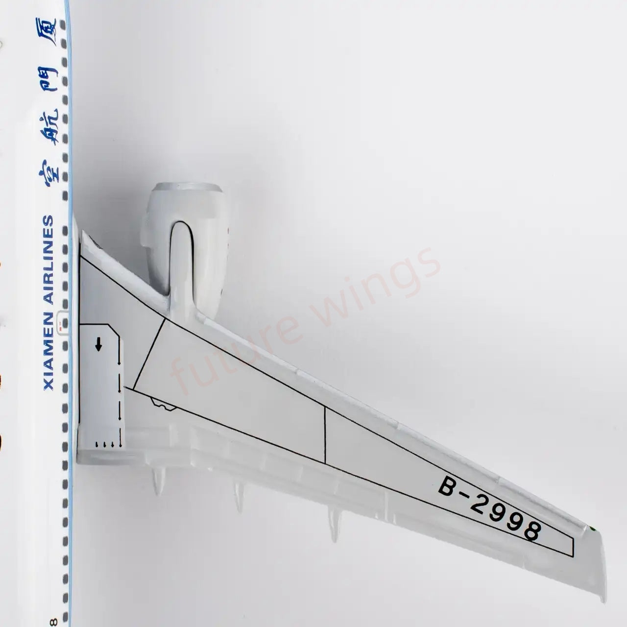 1:400 NG Models NG64138 XiamenAir B737-700 B-2998 Aircraft Model+Free Tractor