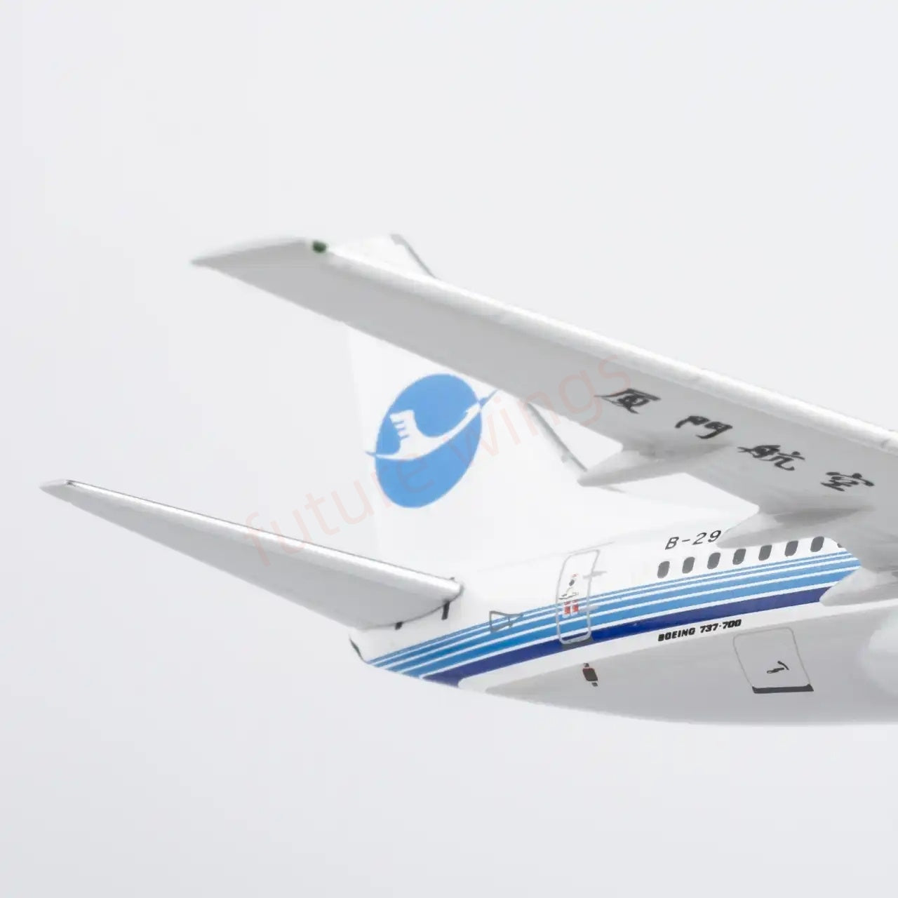 1:400 NG Models NG64138 XiamenAir B737-700 B-2998 Aircraft Model+Free Tractor