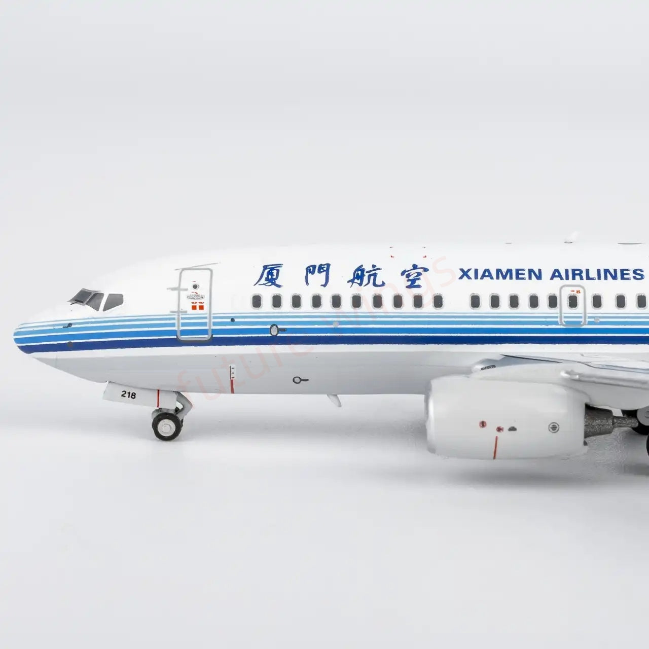 1:400 NG Models NG64139 XiamenAir B737-700 B-5218 Aircraft Model+Free Tractor