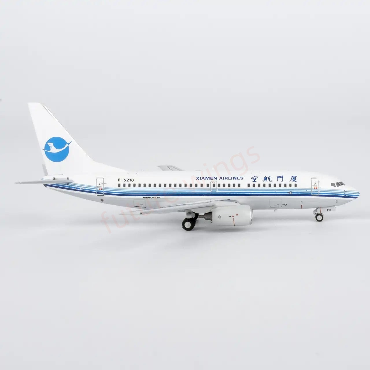 1:400 NG Models NG64139 XiamenAir B737-700 B-5218 Aircraft Model+Free Tractor