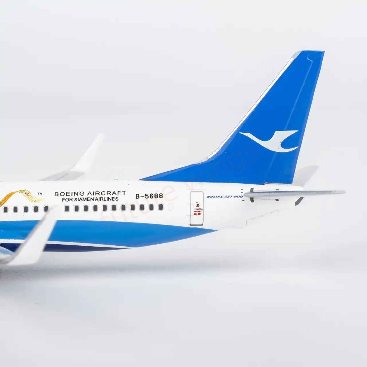 1:400 NG Models NG64147 XiamenAir B737-800 B-5688 “100th” Aircraft Model+Free Tractor