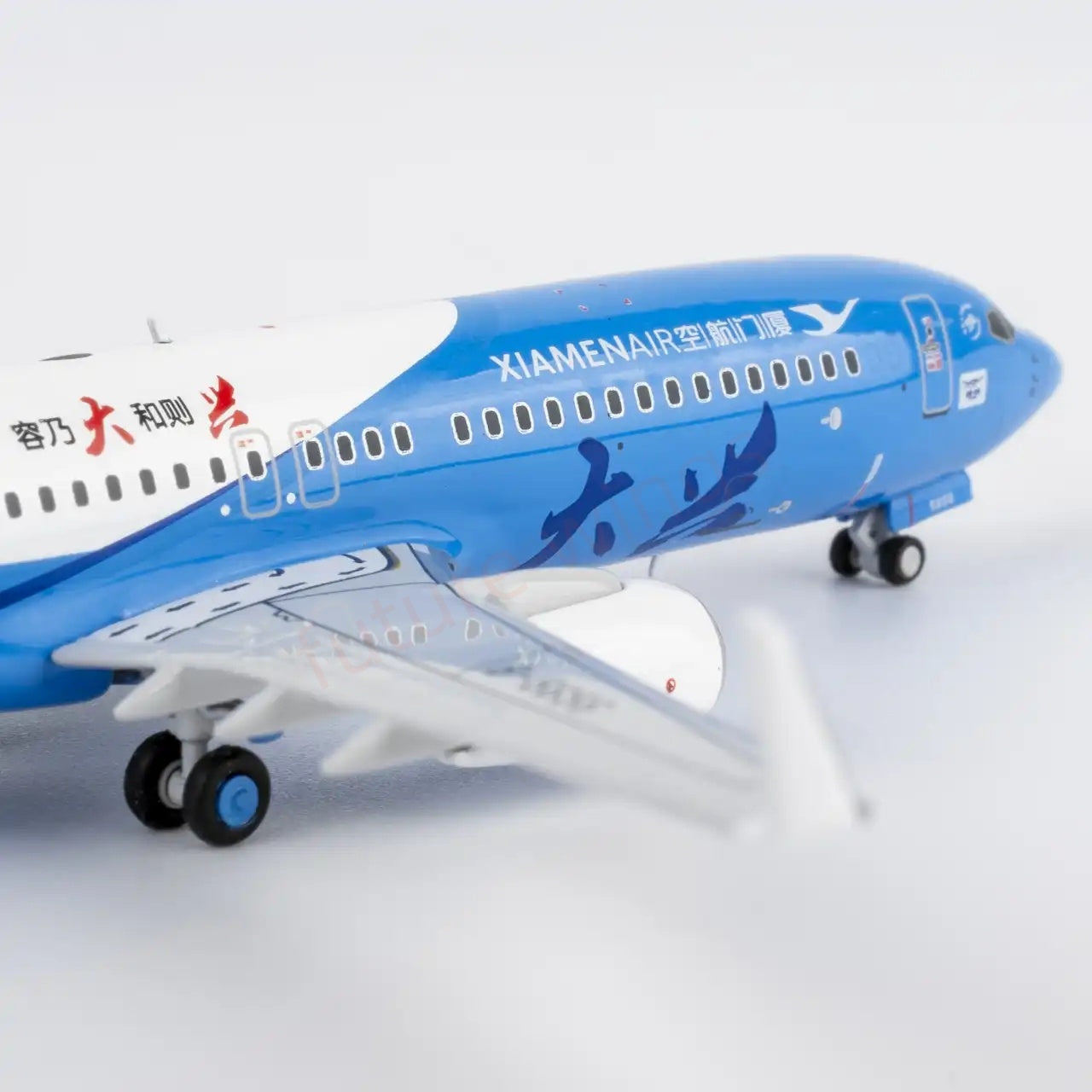 1:400 NG Models NG64149 XiamenAir B737-800 B-5656 "DaXing" Aircraft Model+Free Tractor