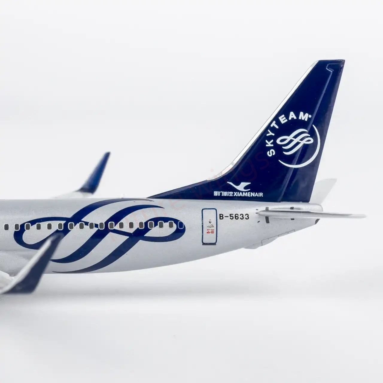 1:400 NG Models NG64150 XiamenAir B737-800 B-5633 "SKYTEAM" Aircraft Model+Free Tractor