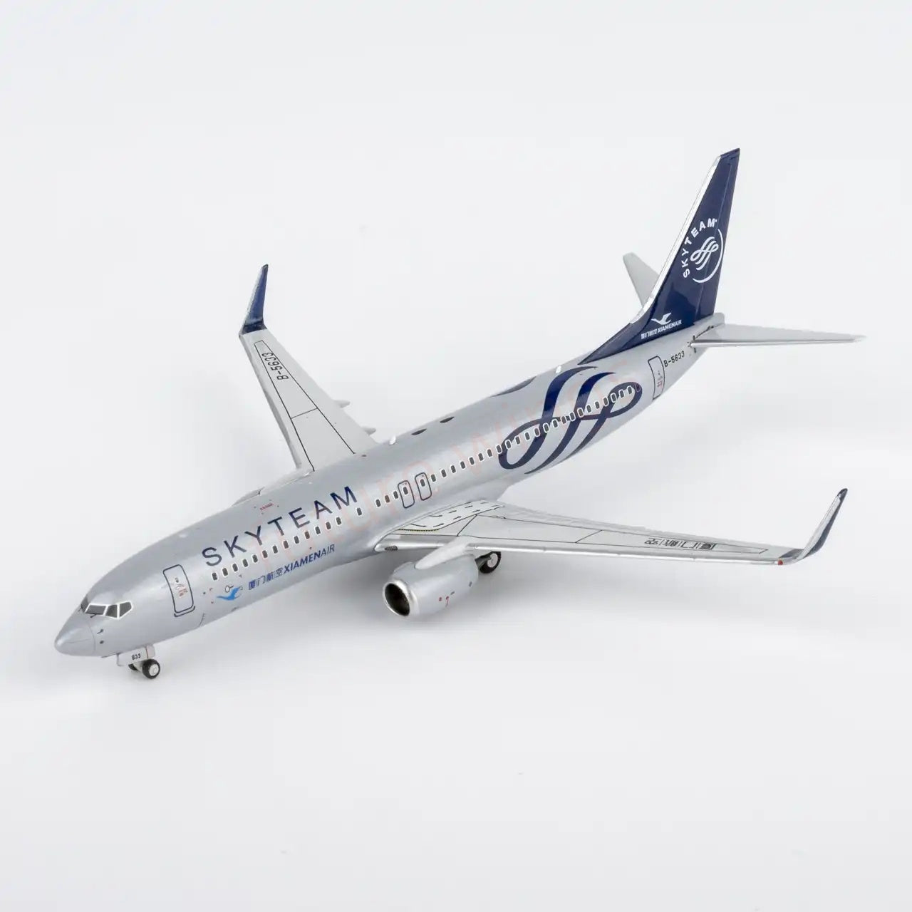1:400 NG Models NG64150 XiamenAir B737-800 B-5633 "SKYTEAM" Aircraft Model+Free Tractor