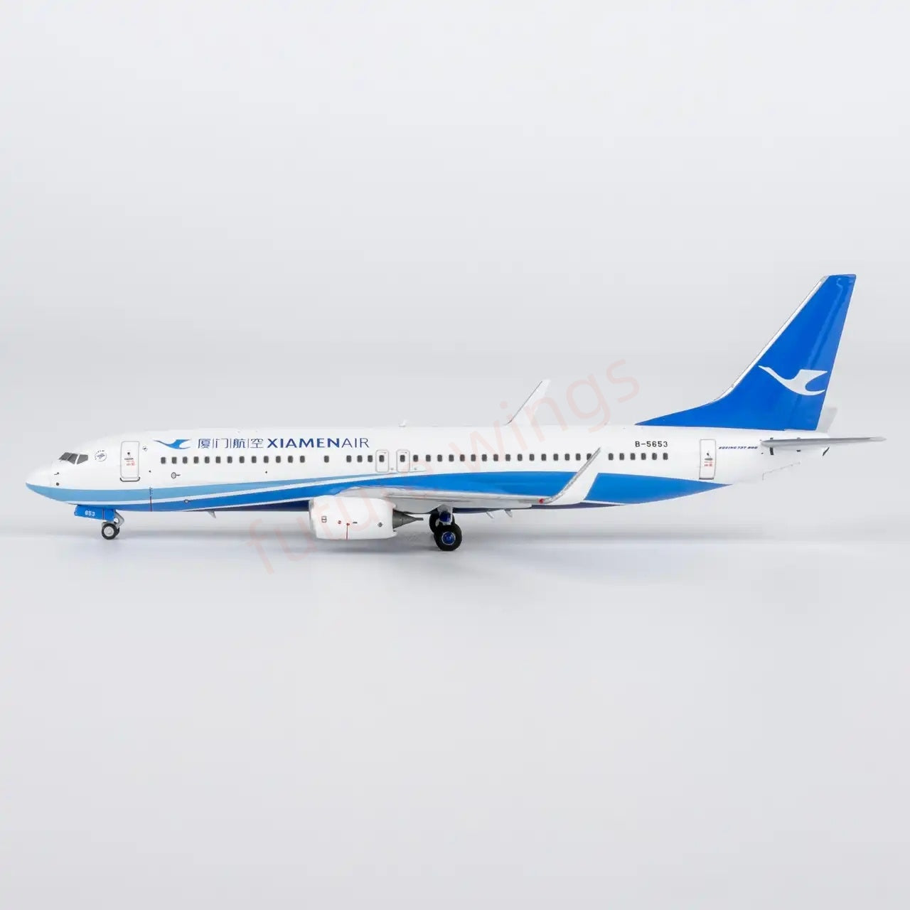 1:400 NG Models NG64158 XiamenAir B737-800 B-5653 Aircraft Model+Free Tractor