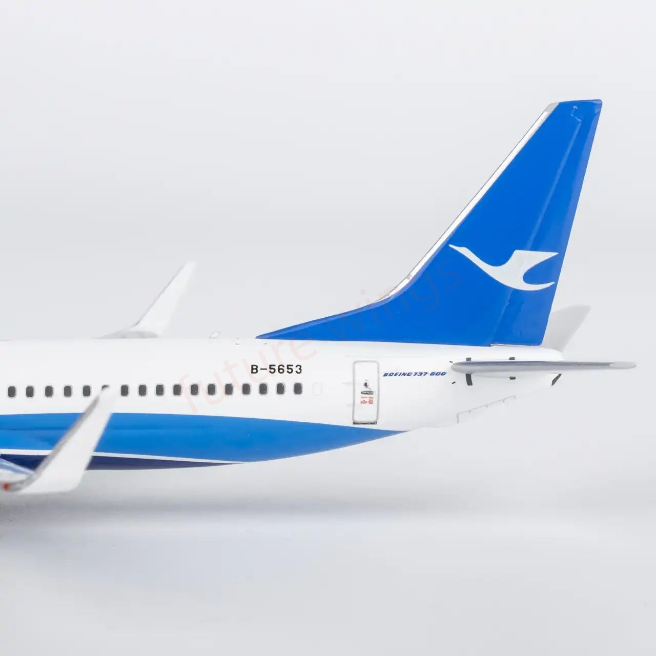 1:400 NG Models NG64158 XiamenAir B737-800 B-5653 Aircraft Model+Free Tractor