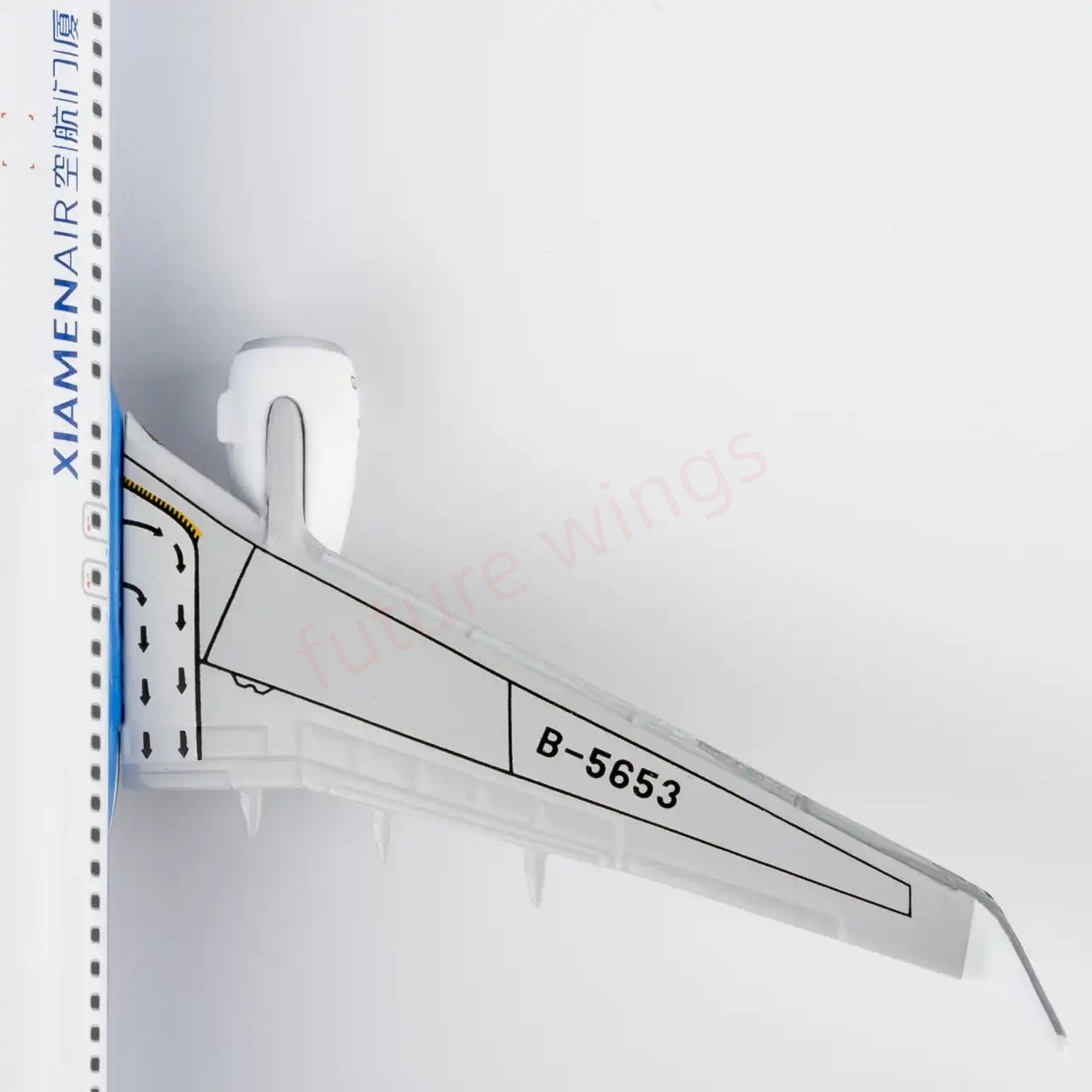 1:400 NG Models NG64158 XiamenAir B737-800 B-5653 Aircraft Model+Free Tractor