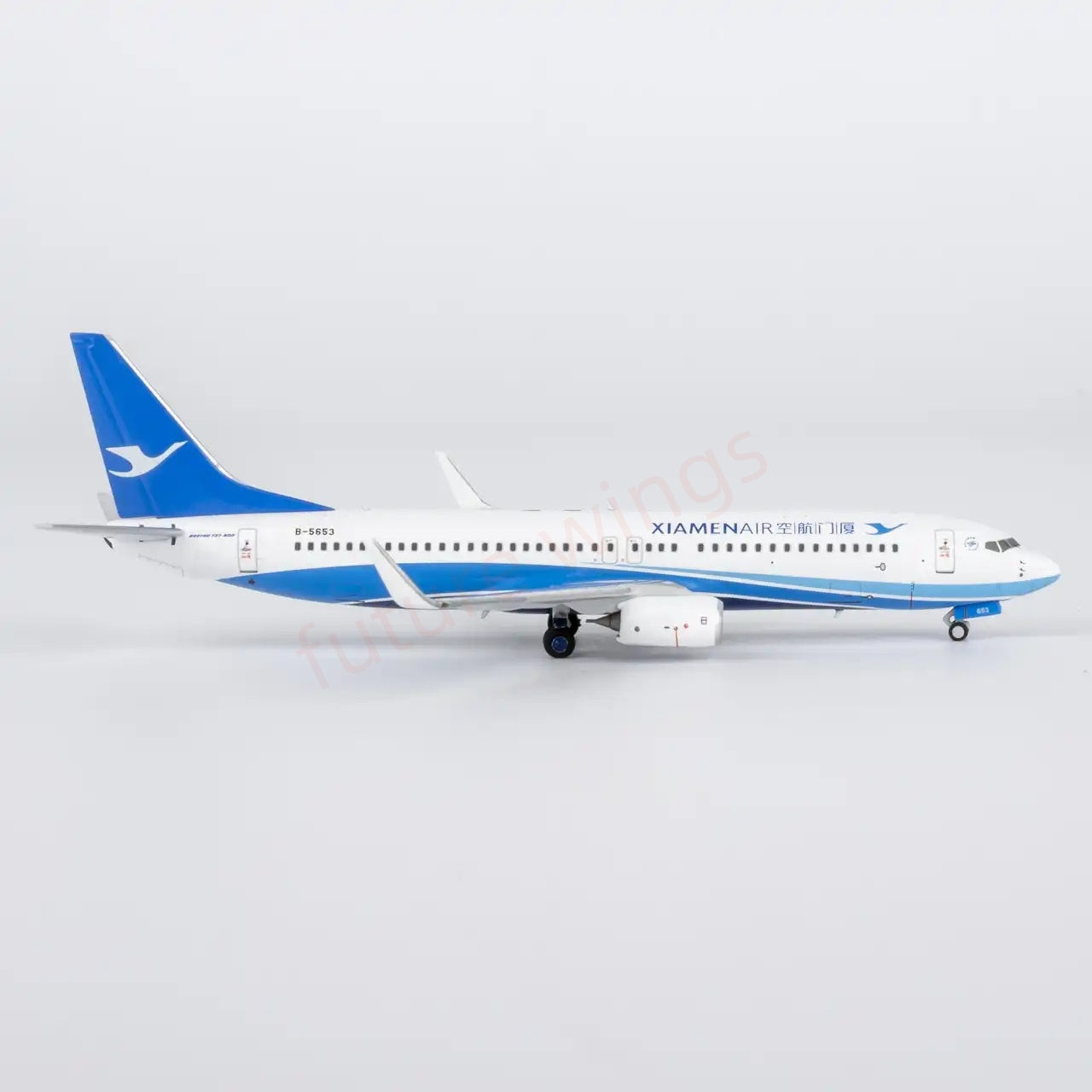 1:400 NG Models NG64158 XiamenAir B737-800 B-5653 Aircraft Model+Free Tractor