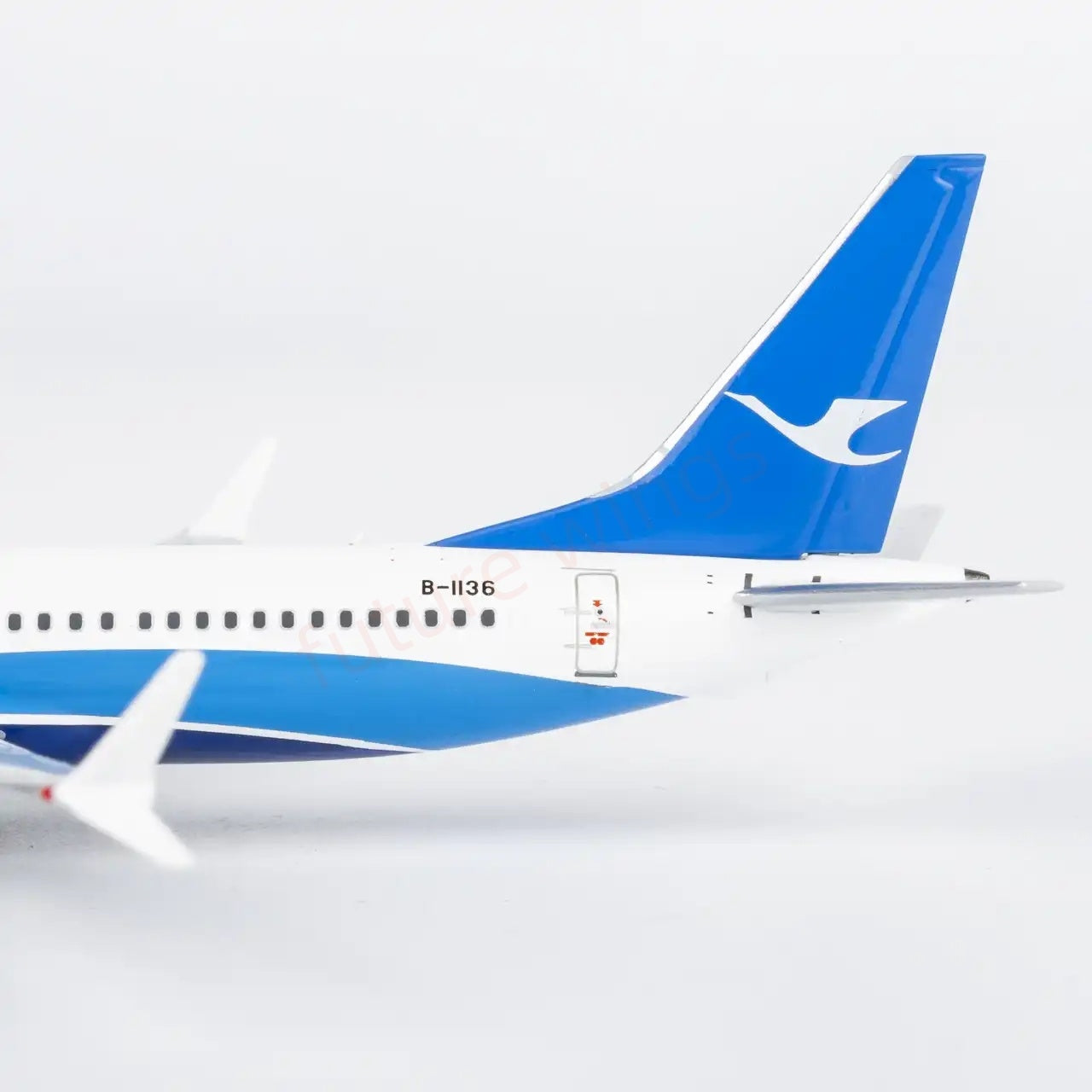 1:400 NG Models NG64153 XiamenAir B737 MAX8 B-1136 Aircraft Model+Free Tractor