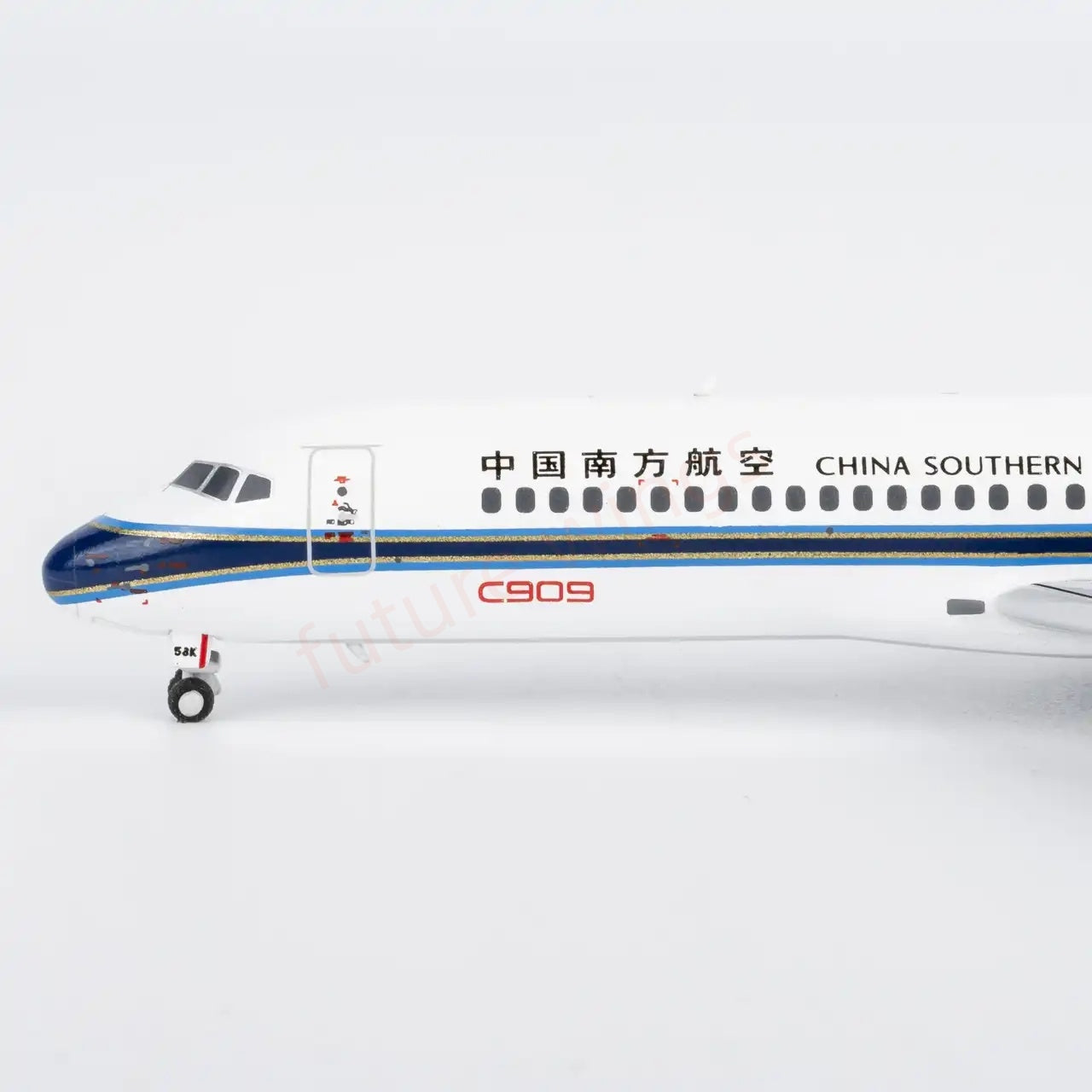 1:400 NG Models NG24188 China Southern Airlines C909 (ARJ21-700) B-658K Aircraft Model+Free Tractor