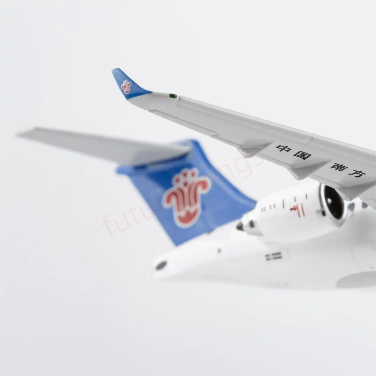 1:400 NG Models NG24188 China Southern Airlines C909 (ARJ21-700) B-658K Aircraft Model+Free Tractor