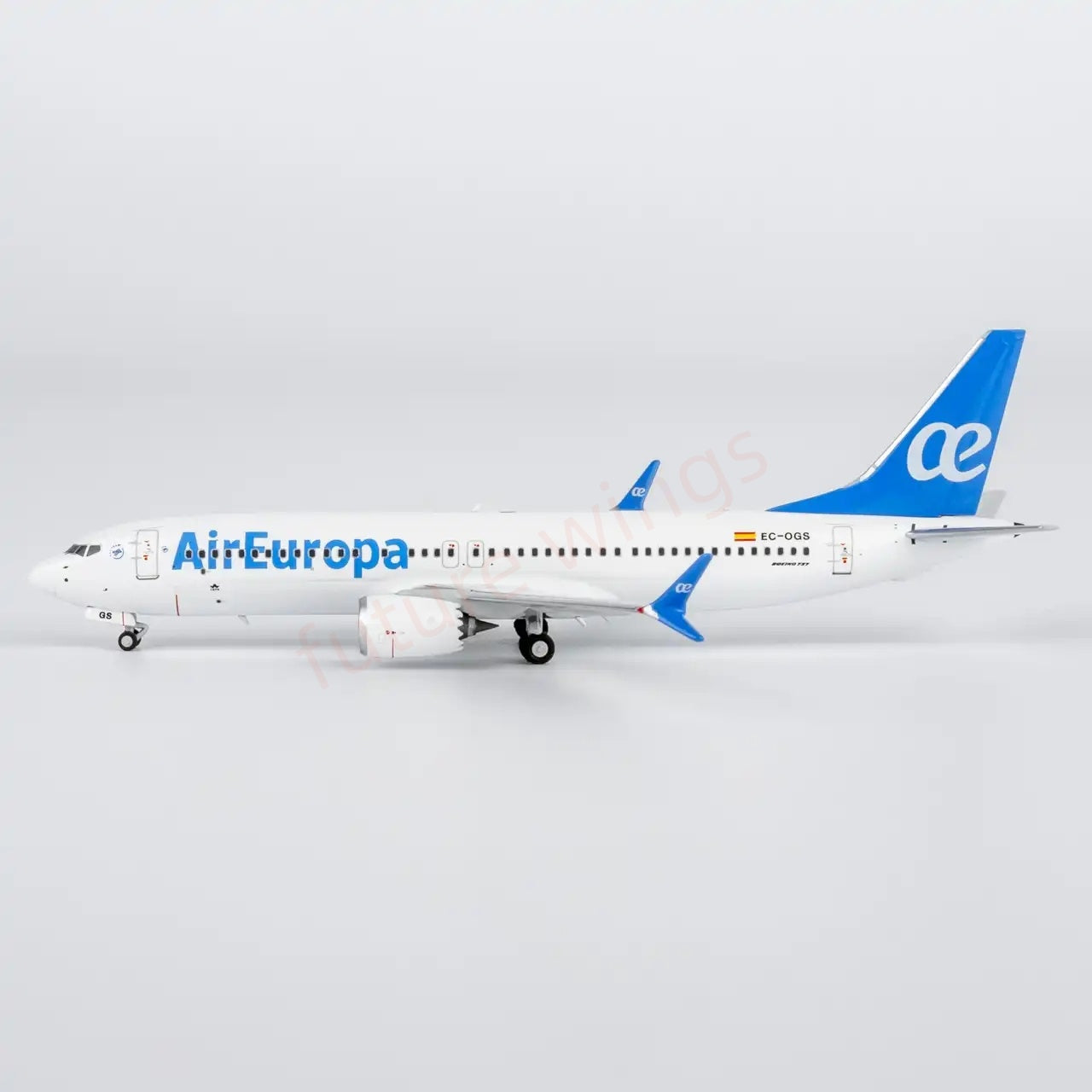 1:400 NG Models NG88044 Air Europa B737 MAX8 ES-OGS Aircraft Model+Free Tractor