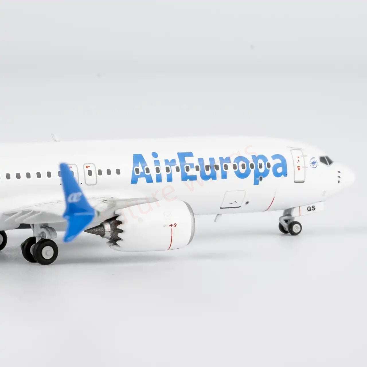 1:400 NG Models NG88044 Air Europa B737 MAX8 ES-OGS Aircraft Model+Free Tractor