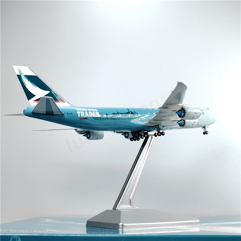 1:400 YY Wings Cathay Pacific B747-8F B-LJA Aircraft Model Free Tractor +Stand