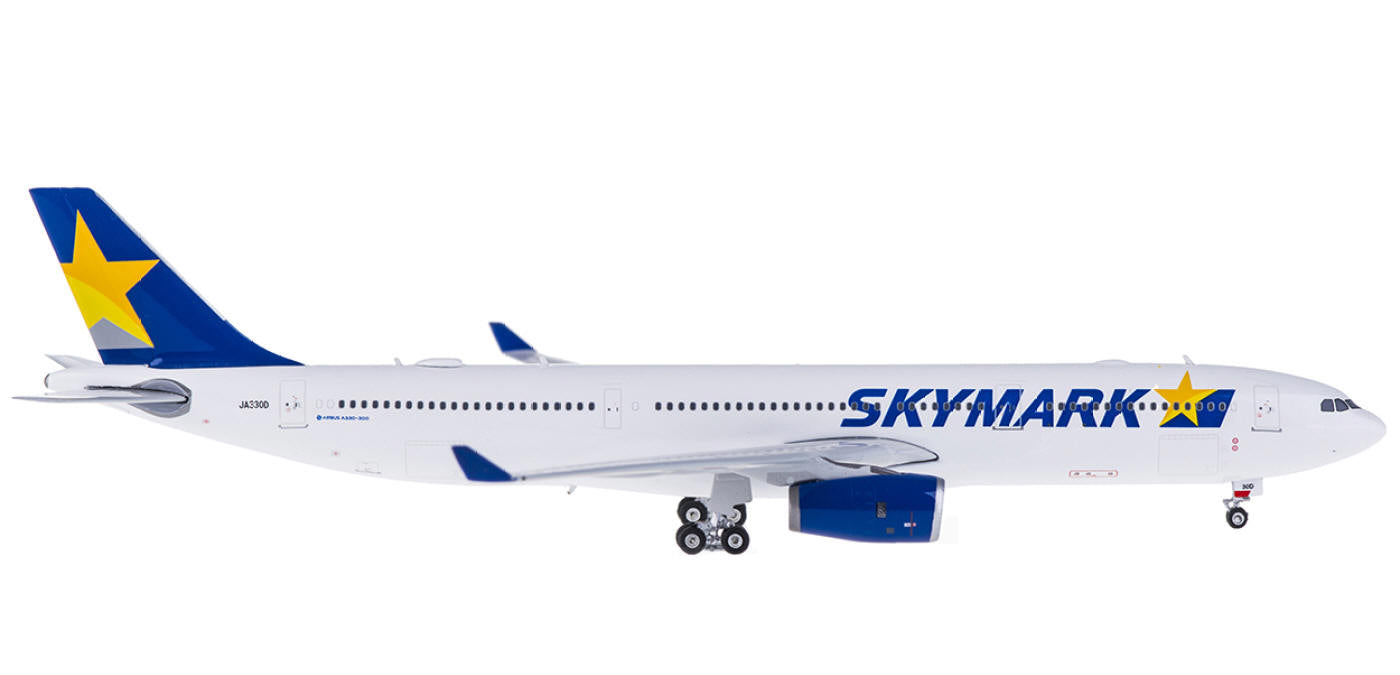 1:400 Phoenix PH11299 Skymark Airlines Airbus A330-300 JA330D +Free Tractor
