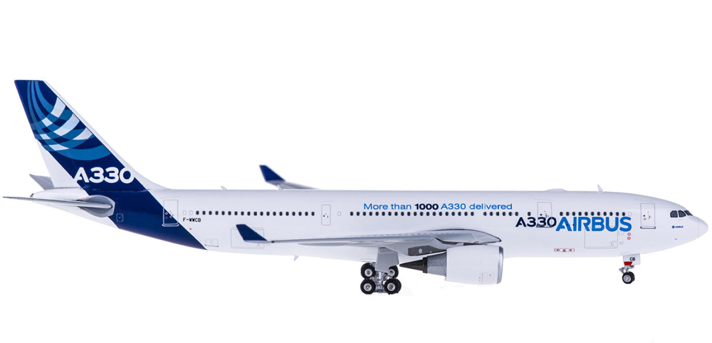 1:400 Phoenix PH11319 Airbus House Color Airbus A330-200 F-WWCB+Free Tractor