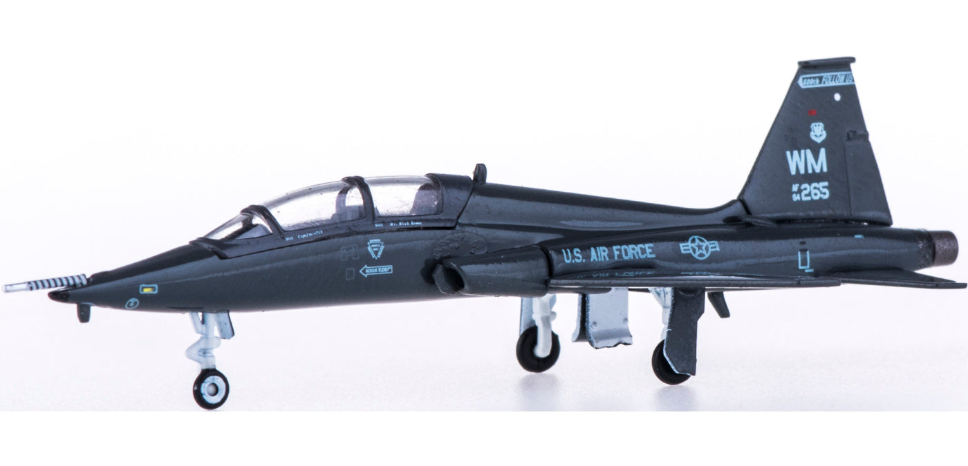1:200 Hogan Wings HG7334 USAF Northrop T-38A 509th Bomb Wing Sep 2