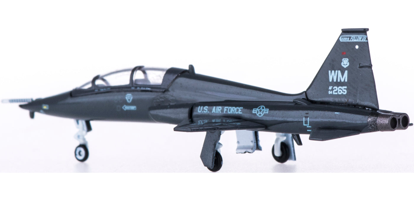 1:200 Hogan Wings HG7334 USAF Northrop T-38A 509th Bomb Wing Sep 2