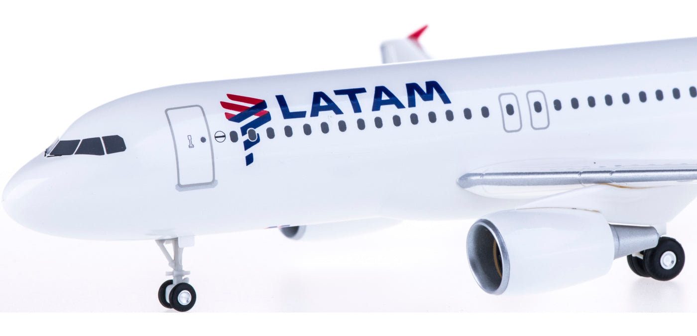 1:200 Hogan Wings HG10758GR LATAM Airbus A320