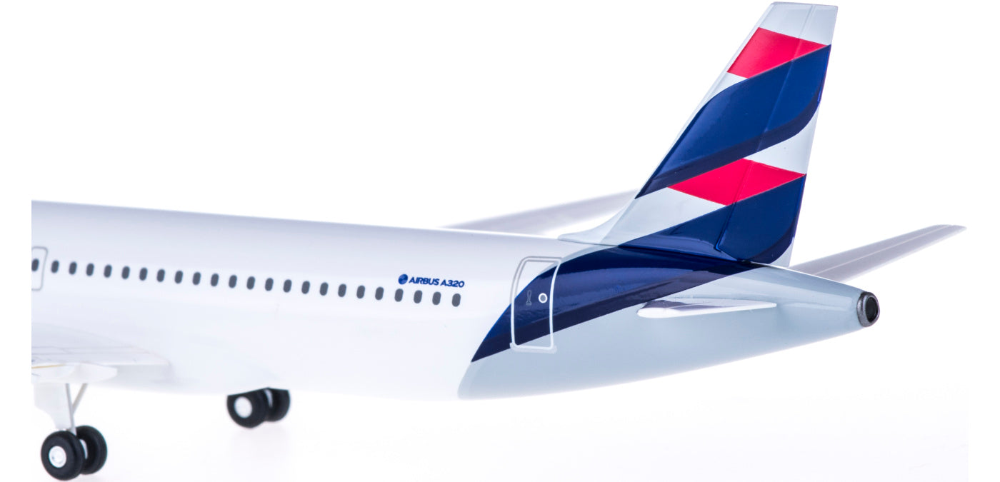 1:200 Hogan Wings HG10758GR LATAM Airbus A320
