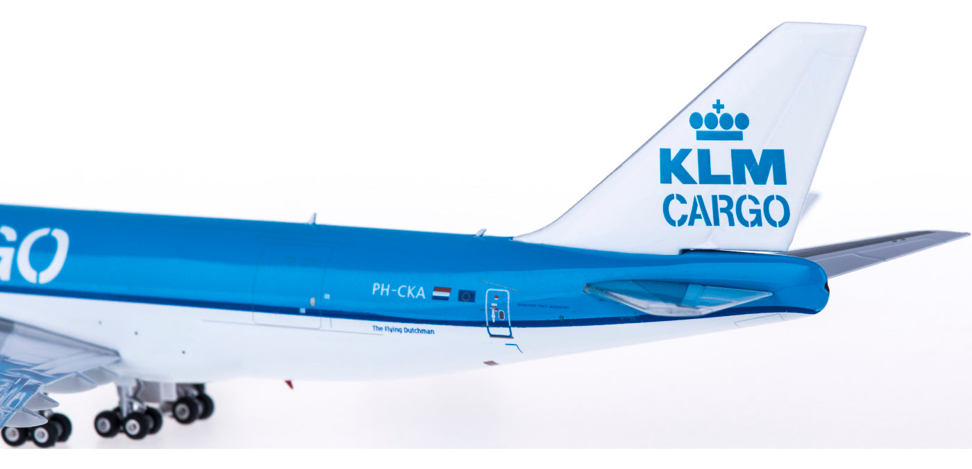 1:400 Phoenix PH04232 KLM Cargo Boeing 747-400 PH-CKA+Free Tractor