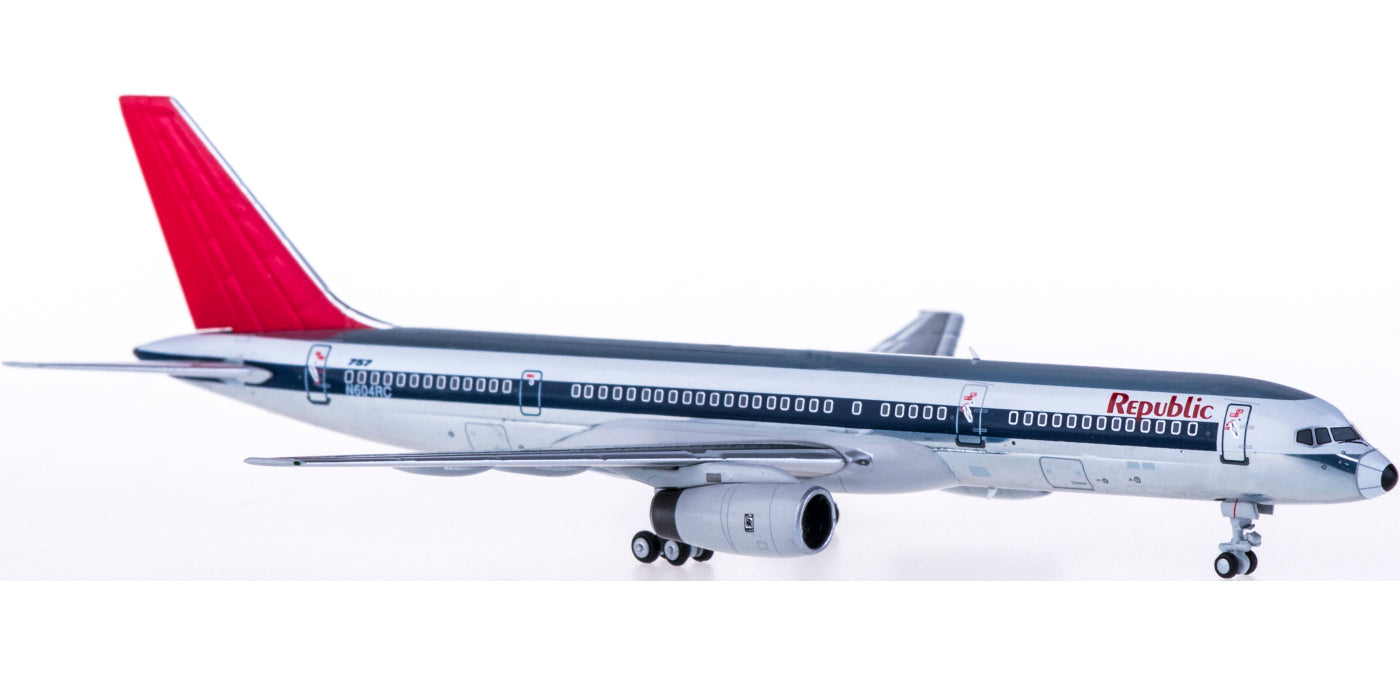 1:400 NG Models NG53035 Republic Airlines Boeing 757-200 N604RC+Freee Tractor