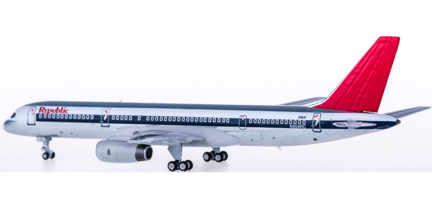 1:400 NG Models NG53035 Republic Airlines Boeing 757-200 N604RC+Freee Tractor