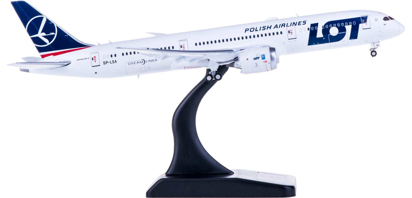 1:400 JC Wings XX4424A LOT Boeing 787-9 SP-LSA "Flaps Down" Free Tractor+Stand