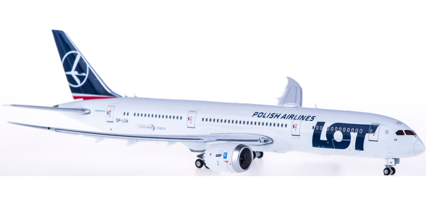 1:400 JC Wings XX4424A LOT Boeing 787-9 SP-LSA "Flaps Down" Free Tractor+Stand