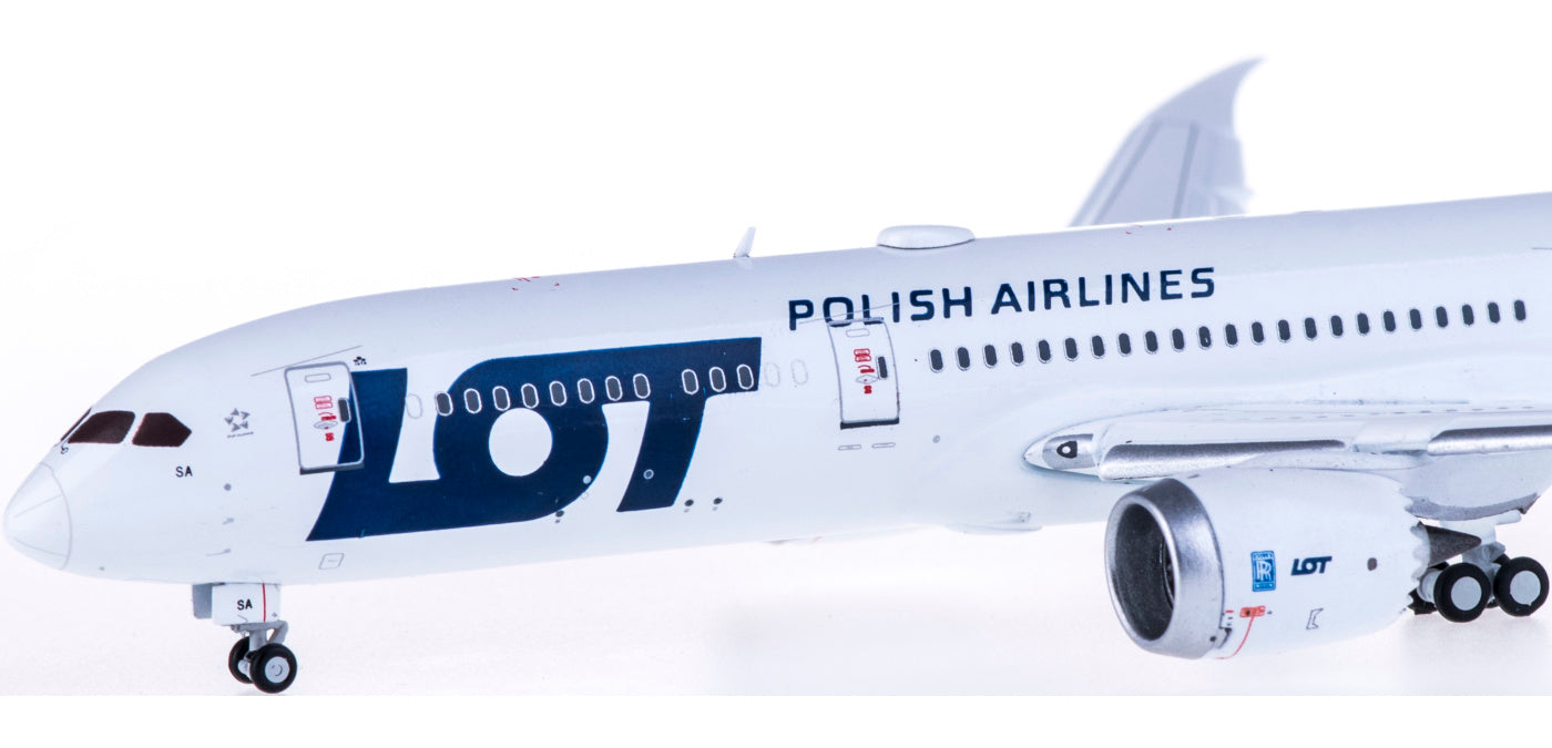 1:400 JC Wings XX4424A LOT Boeing 787-9 SP-LSA "Flaps Down" Free Tractor+Stand