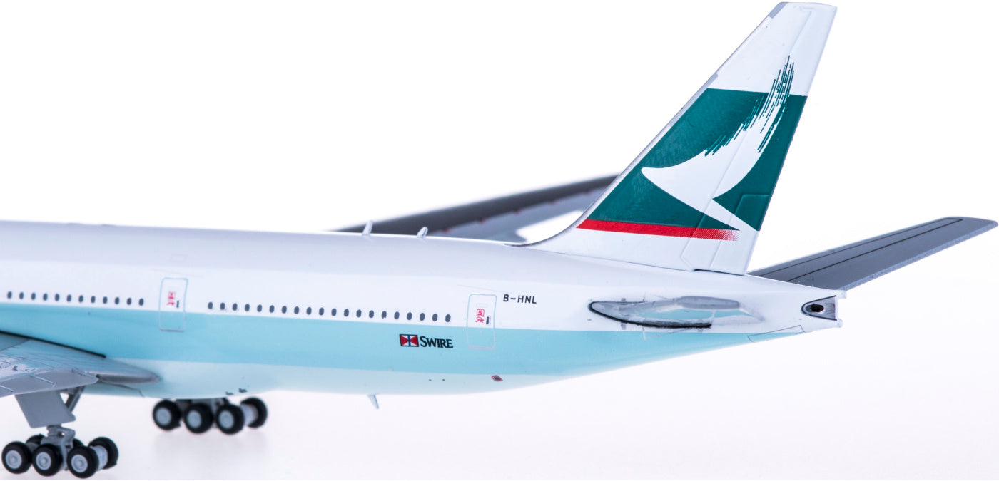 1:400 JC Wings EW4772005 Cathay Pacific Boeing 777-200 B-HNL Free Tractor+Stand