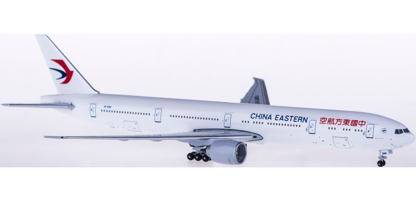 (Rare)1:500 AeroClassics AC5B2001 China Eastern Boeing 777-300ER B-2001+Free Tractor