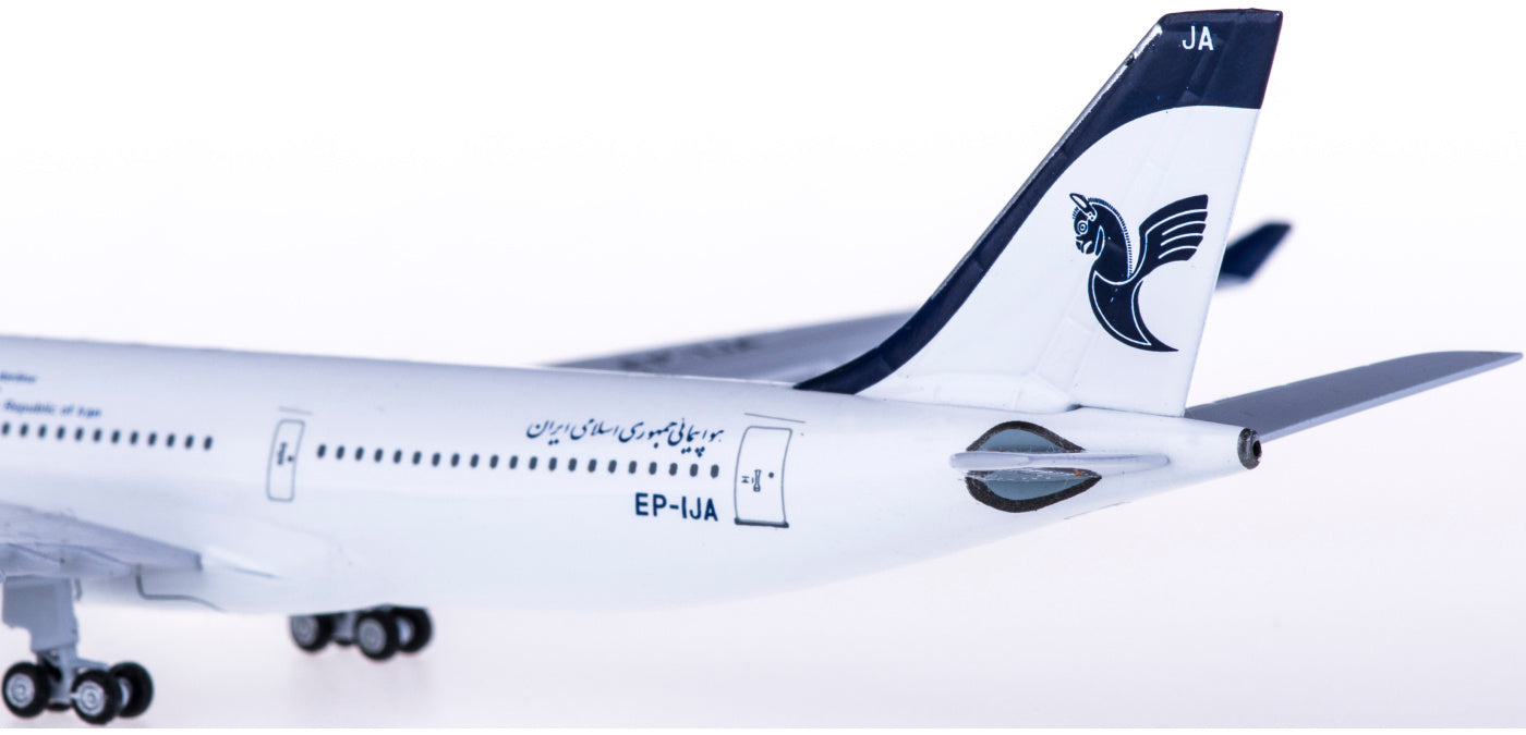 (Rare)1:400 AeroClassics AC4EPIJA Iran Air Airbus A330-200 EP-IJA+Free Tractor
