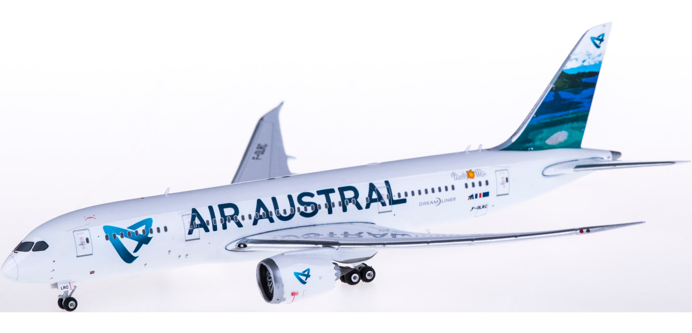 1:400 Phoenix PH11265 Air Austral Boeing 787-8 F-OLRC+Free Tractor