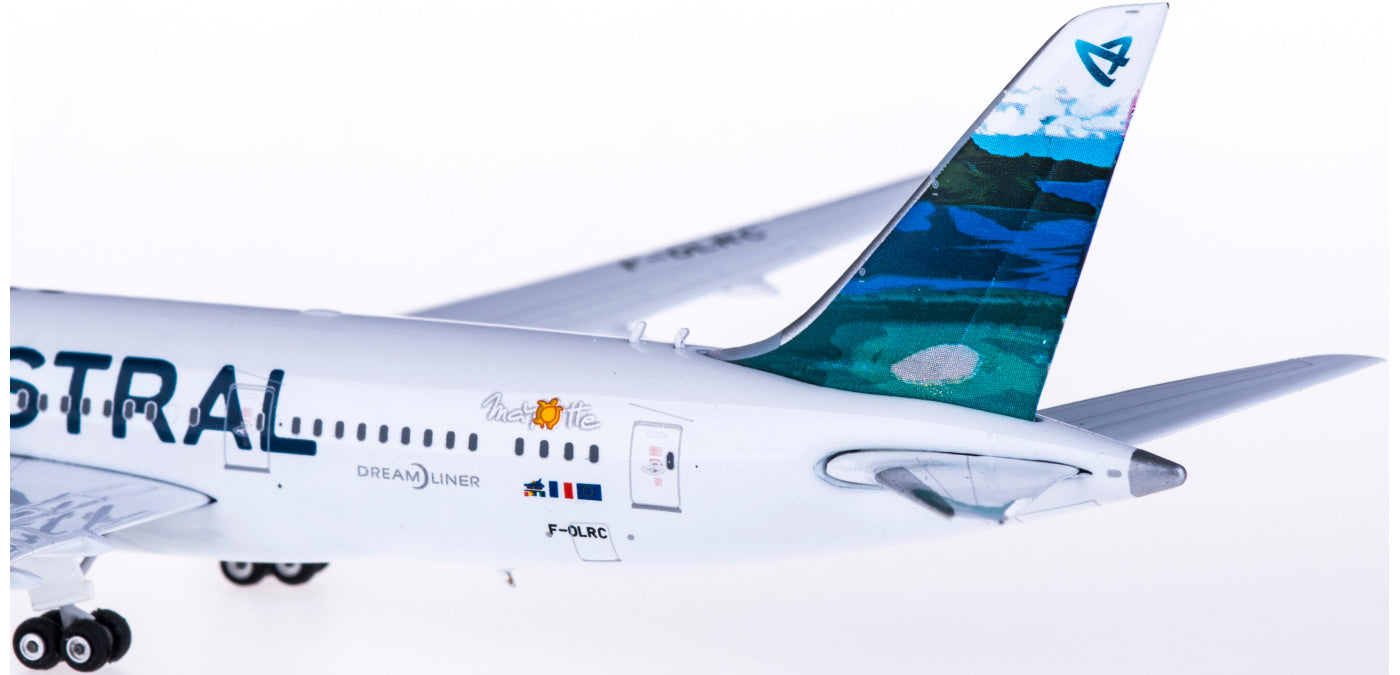 1:400 Phoenix PH11265 Air Austral Boeing 787-8 F-OLRC+Free Tractor