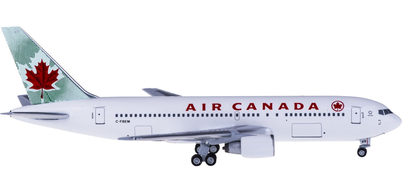(Rare)1:400 AeroClassics AC419647 Air Canada Boeing 767-200 C-FBEM+Free Tractor