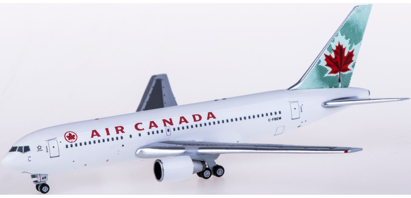 (Rare)1:400 AeroClassics AC419647 Air Canada Boeing 767-200 C-FBEM+Free Tractor