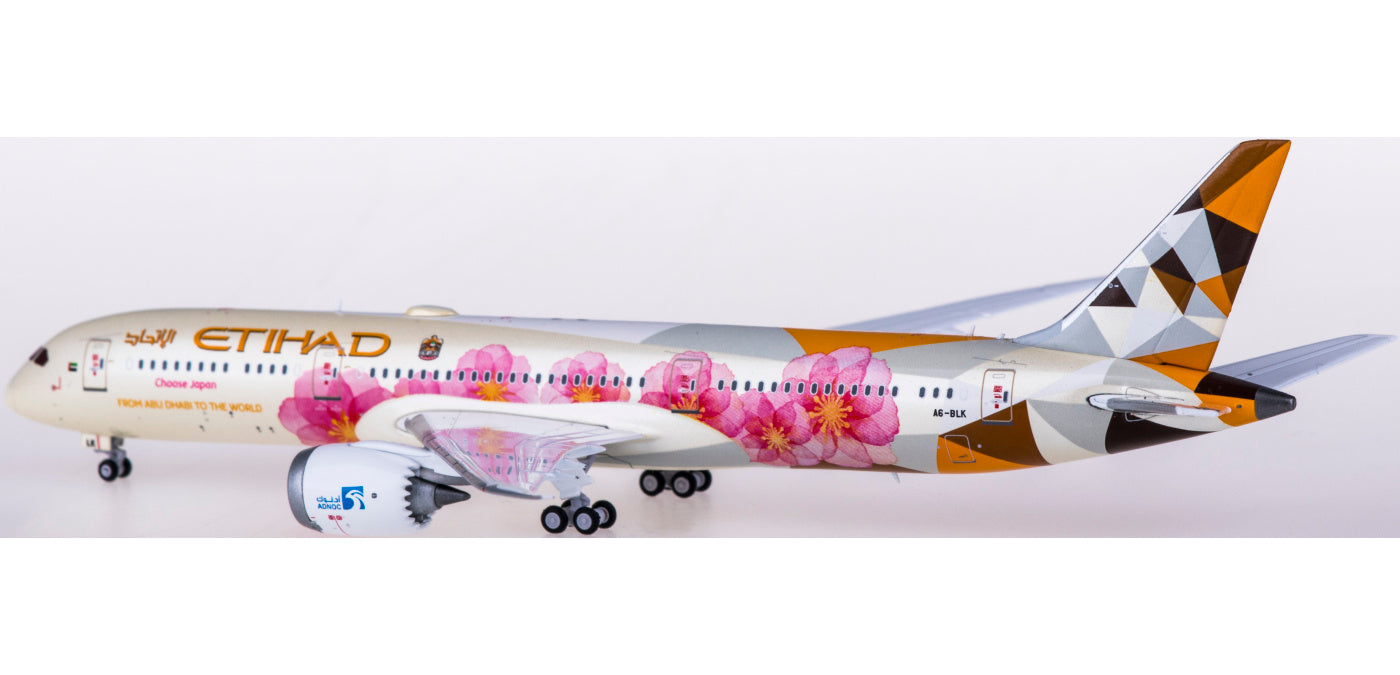 1:400 JC Wings XX4218 Etihad Airways Boeing 787-9 Dreamliner A6-BLK Free Tractor+Stand